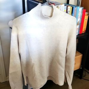 Uniqlo turtleneck souffle yarn sweatshirt